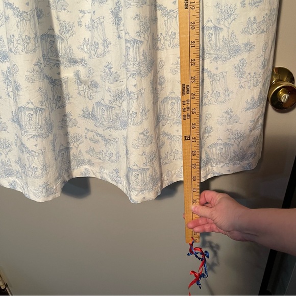 Celebrity Pink Bridgerton Blue and White Midi Dress NWT Lg - Picture 10 of 16